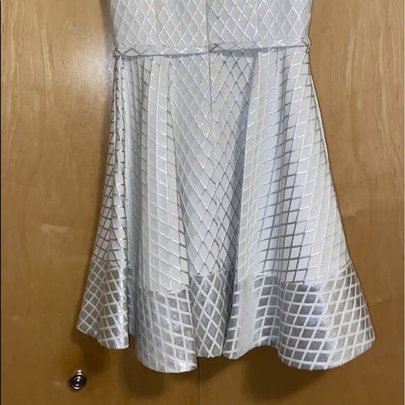 Erin Dress - Picture 11 of 12